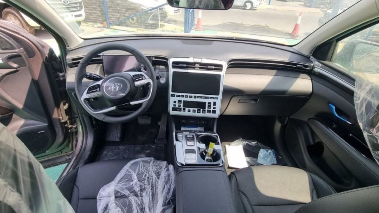 Hyundai Tucson 2022 Hyundai Tucson 1.6L Full Option Leather seat , Big screen , 4 cameras Auto Trunk 4cyl Petrol, A