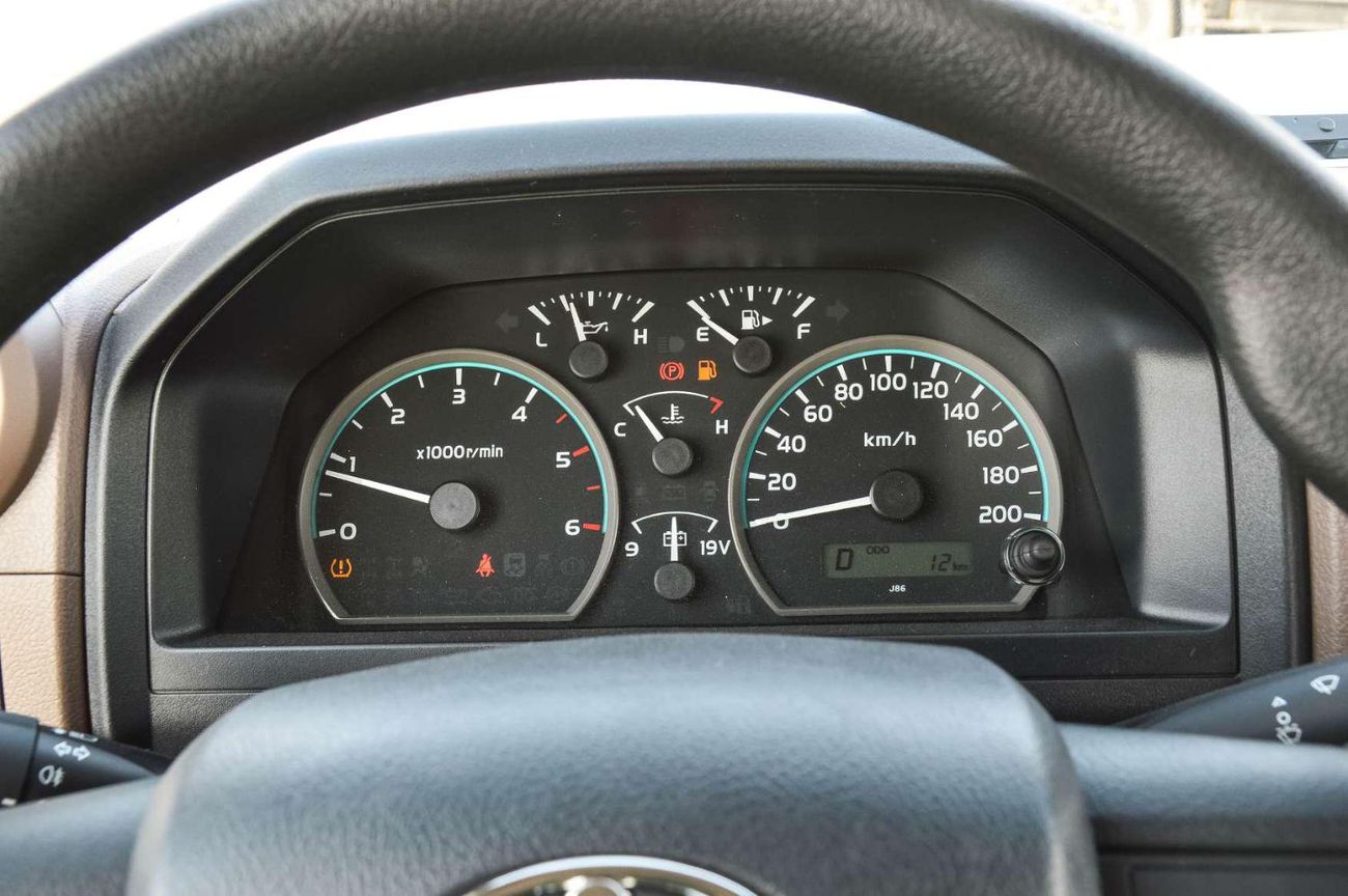 Toyota Land Cruiser 70 TOYOTA LAND CRUISER 76 2.8L 4WD DIESEL AT SUV 2025