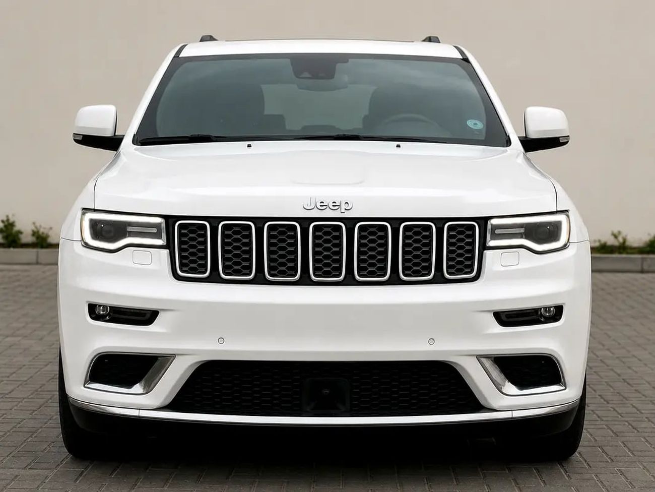 جيب جراند شيروكي SUMMIT 1,338 | Summit | 5.7L HEMI V8 | GCC Specs