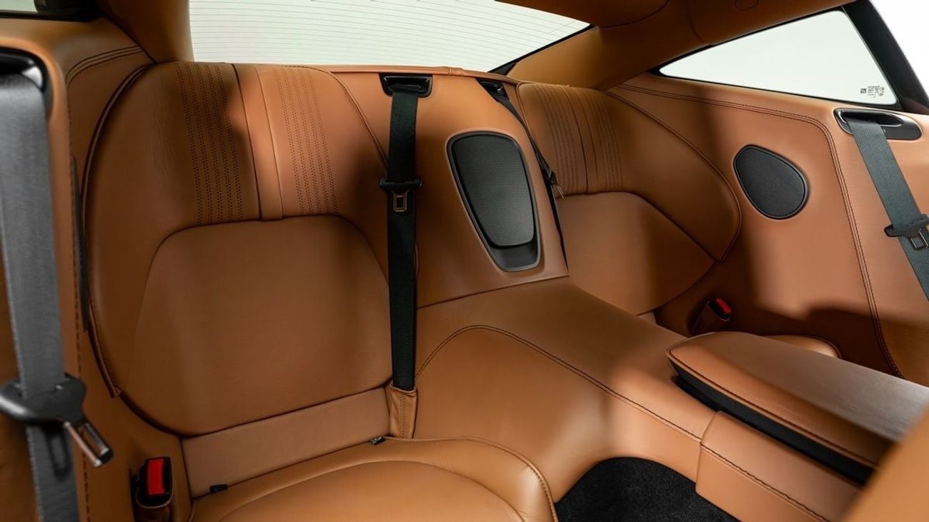 Aston Martin DB11 VOLANTE V8 - 2020 - GCC Specs