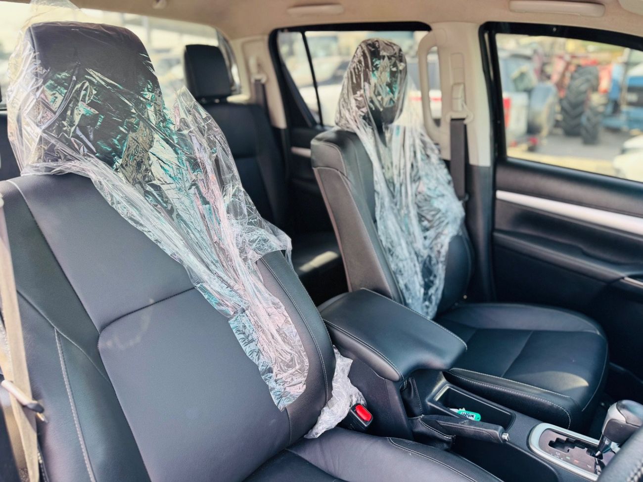 تويوتا هيلوكس Toyota HILUX Full option top of the range with some new options which  HILUX doesn’t have it