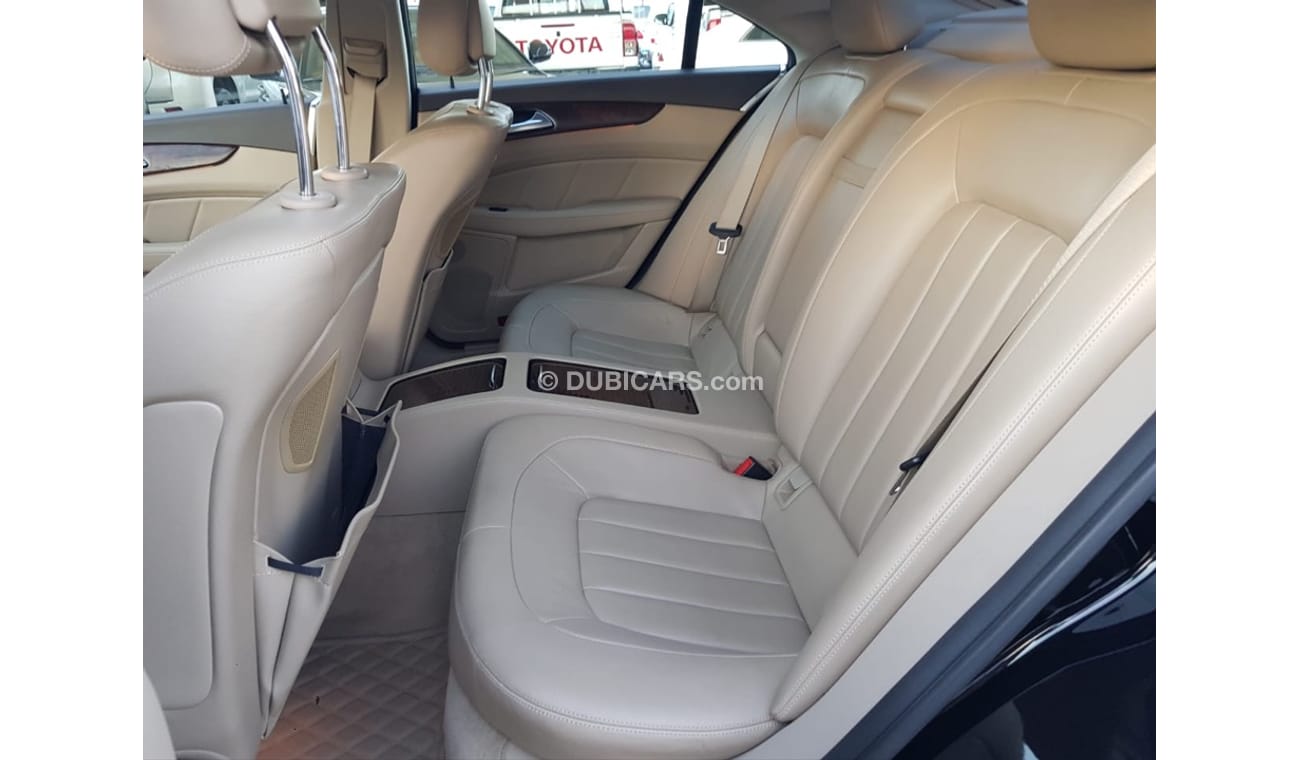 مرسيدس بنز CLS 550 مرسيدس ClS550 كت 63 السياره بحاله ممتازه من الداخل والخارج ولا تحتاج اي مصروف   عليها سيستم لكزوس  و