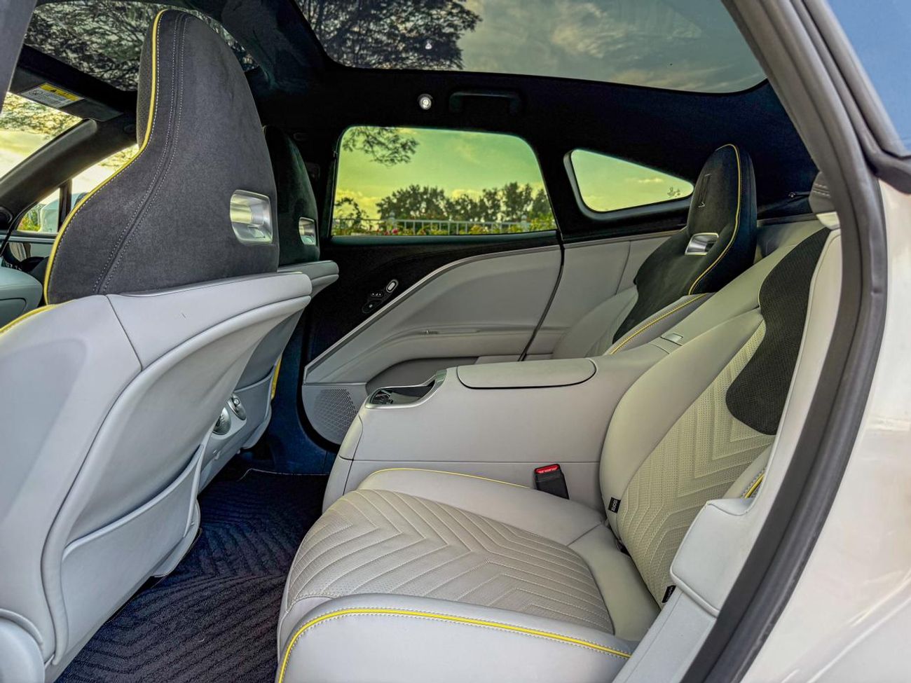 أفاتر 11 Premium AWD