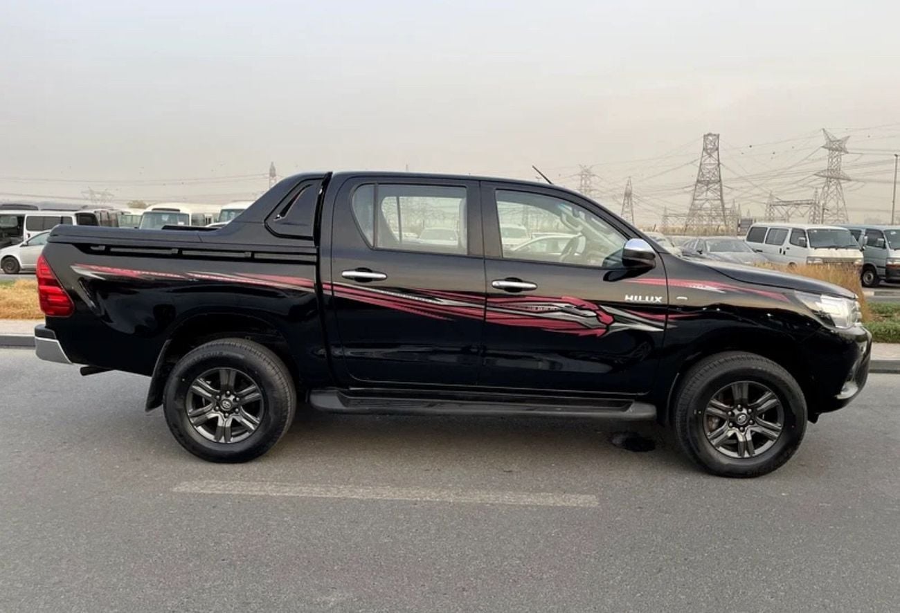 تويوتا هيلوكس GLX 2021 2.7 ENGINE 4 CYLINDER BLACK COLOR INSIDE BLACK AND RED GCC SPECS VERY GOOD CONDITION