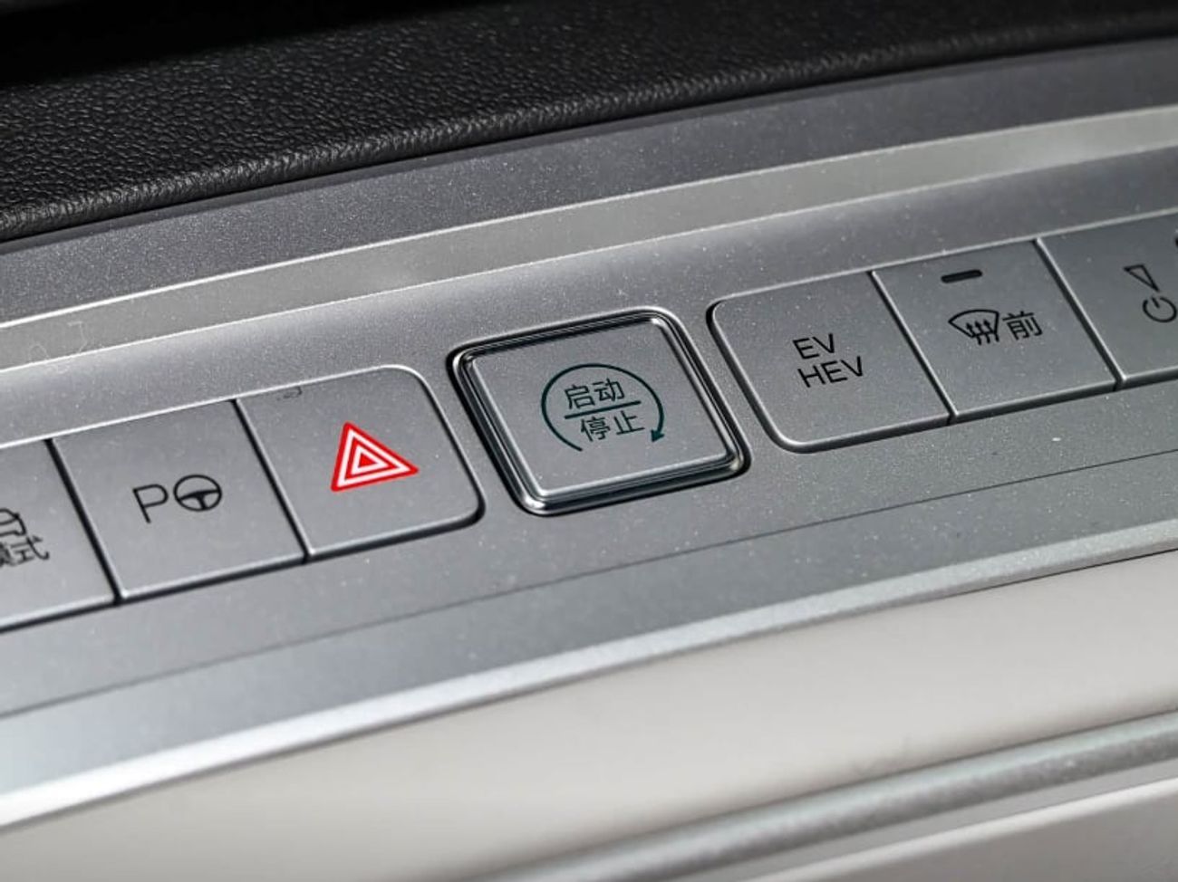 بي واي دي ليوبارد تيتانيوم 7 Ultra