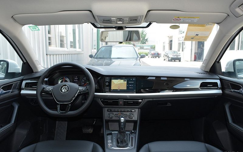 Volkswagen e-Lavida interior - Cockpit