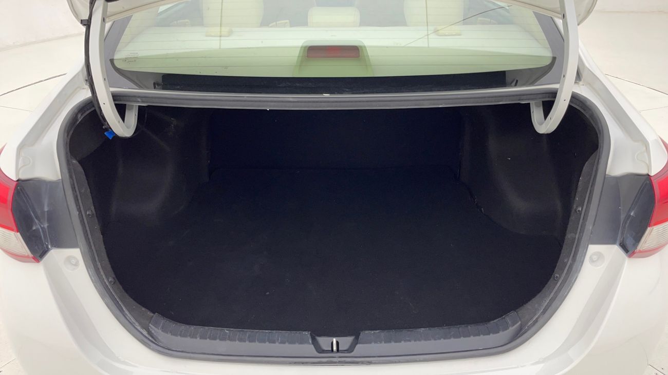 تويوتا يارس SE 1.5 | بدون دفعة مقدمة | اختبار القيادة في المنزل