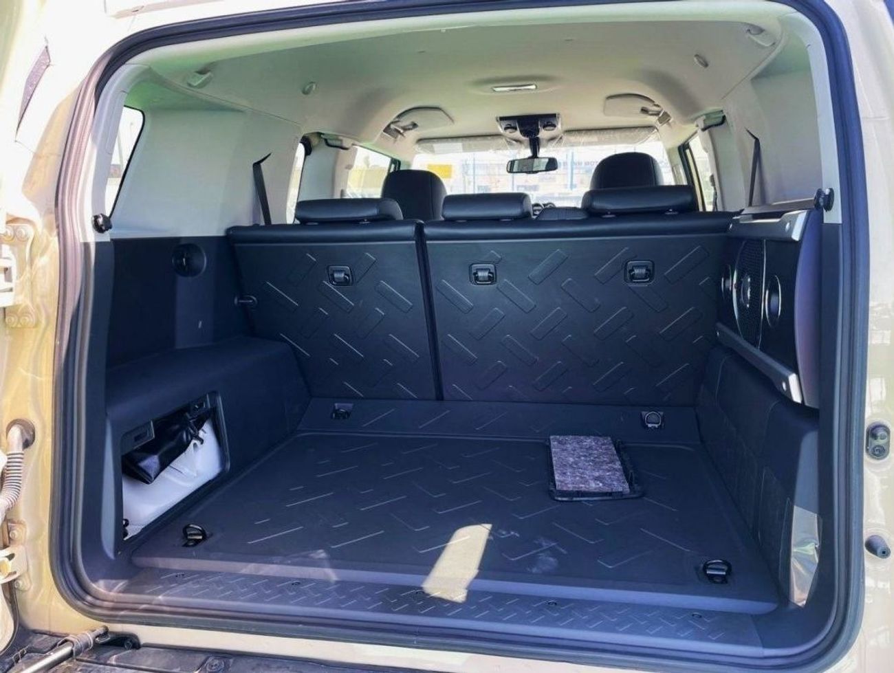 Toyota FJ Cruiser 2023 White color 4WD 4.0L petrol