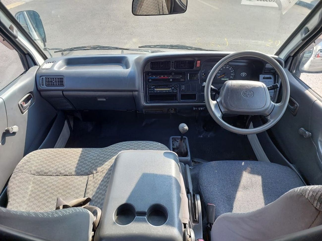 Toyota Hiace TOYOTA HIACE VAN RHD 2002 MODEL 2.0 L PETROL MANUAL(PM05893)