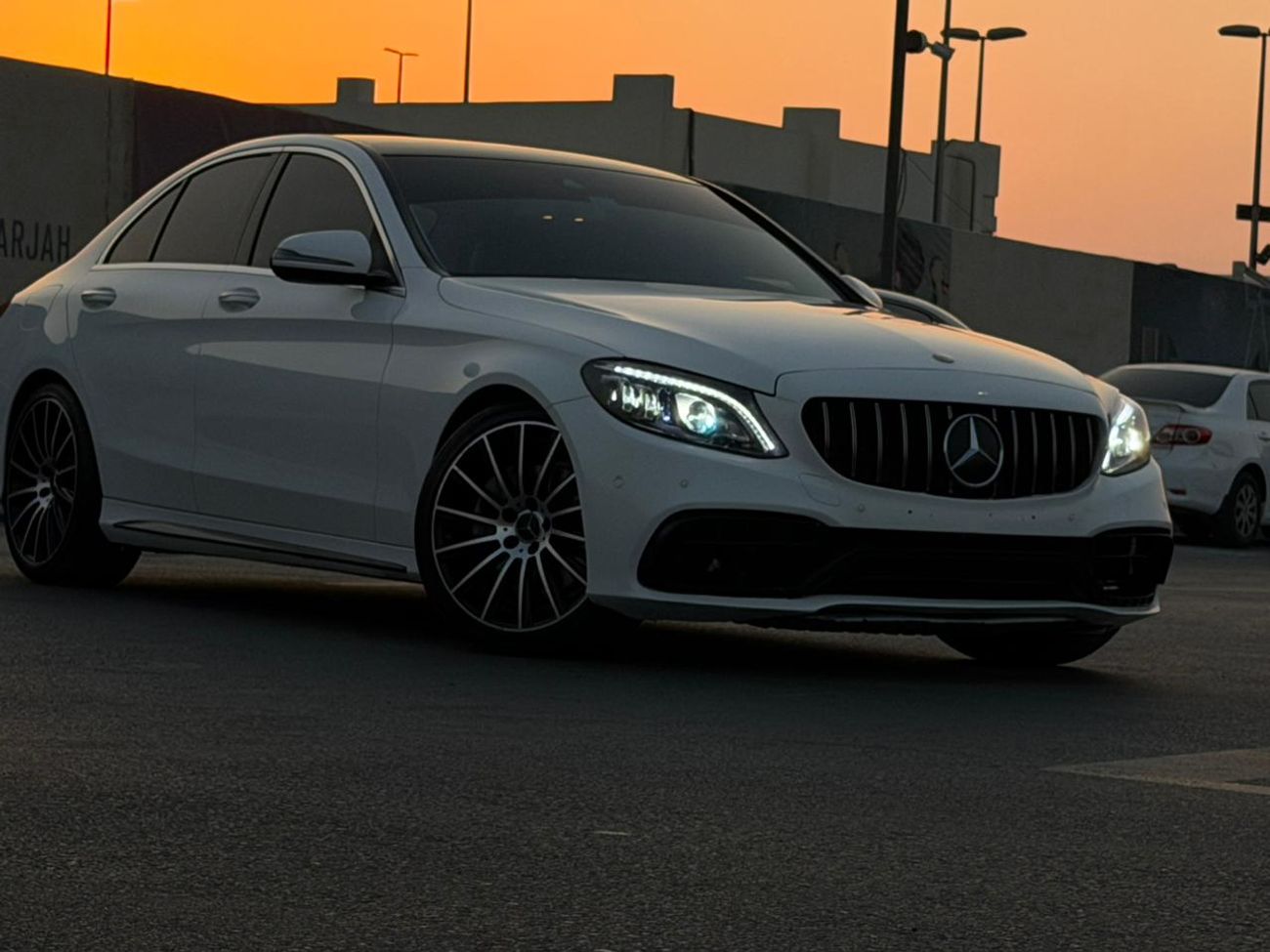 مرسيدس بنز C 300 Luxury 2.0L