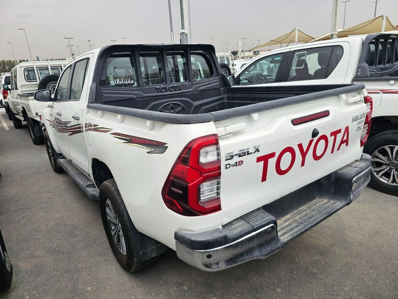 Toyota Hilux S GLX LHD 2.4L V4 DIESEL ENGINE Push Start Automatic Gear 4WD Original Power Window 5 Seats 4 Doors