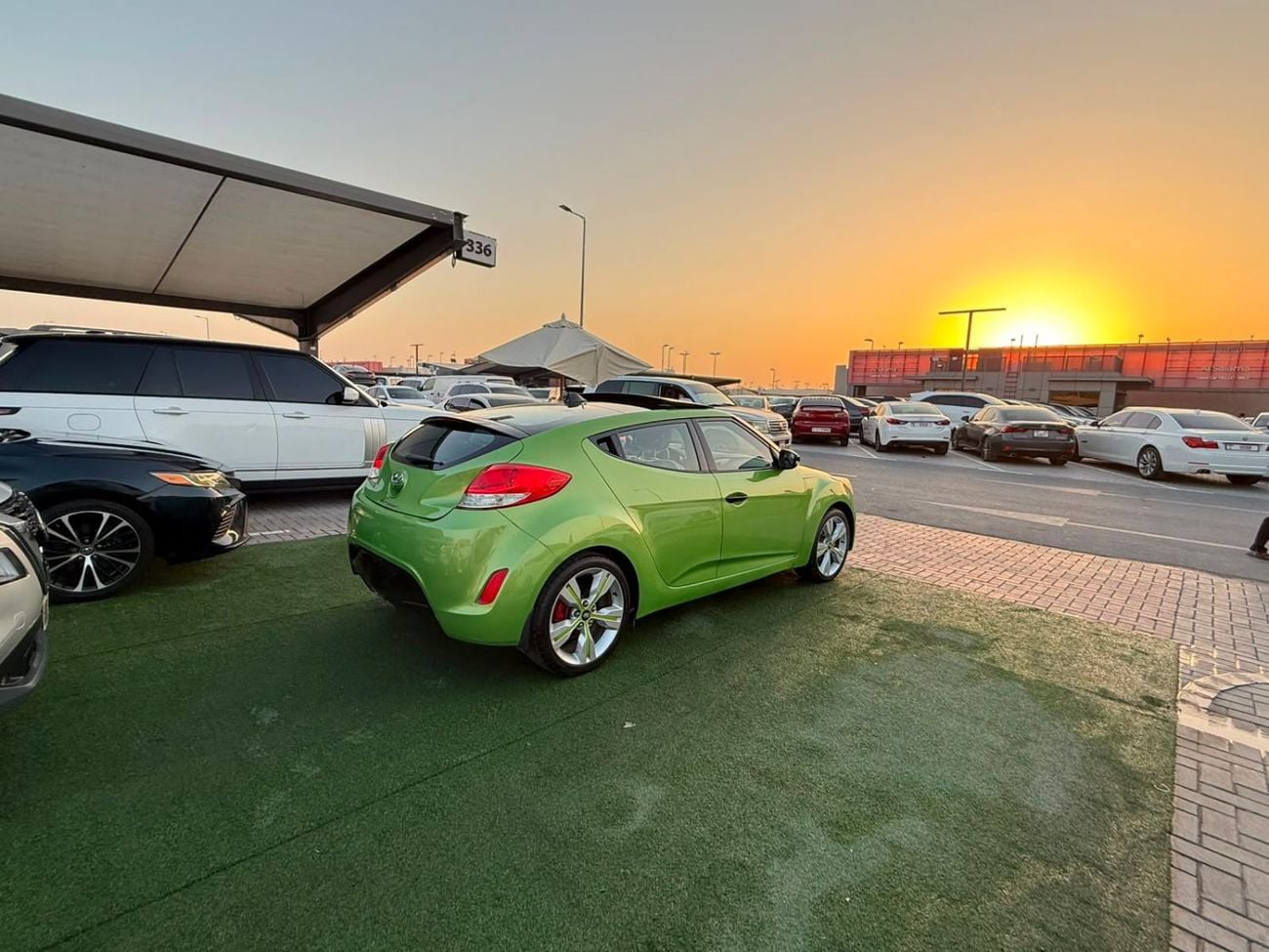 Hyundai Veloster panoramic sunroof, first owner, two keys