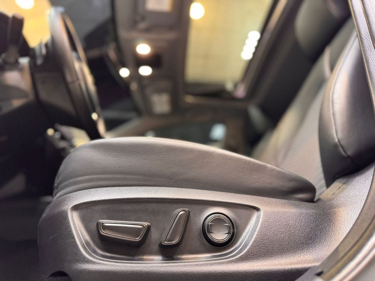 Toyota Camry SE 2.5L (181 HP)