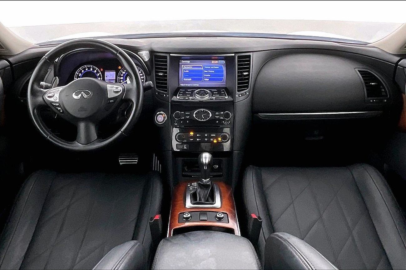 Infiniti QX70 Luxury / Luxe Sensory