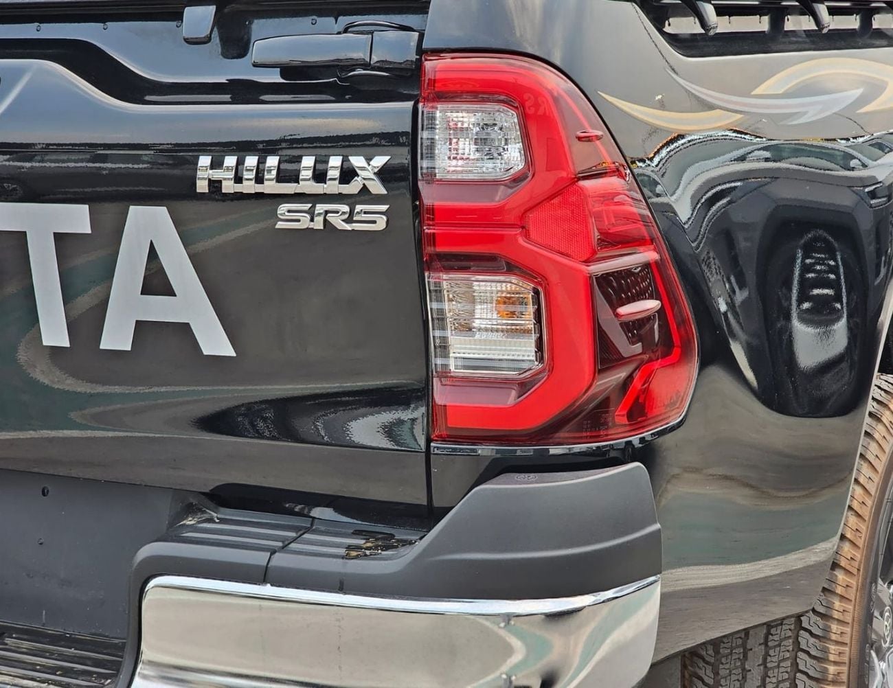 Toyota Hilux TOYOTA HILUX SR5 WIDE BODY DOUBLE CABIN || 2.7L PETROL A/T 4WD | BSM, WINOW VISOR, FOG LIGHTS, WOOD