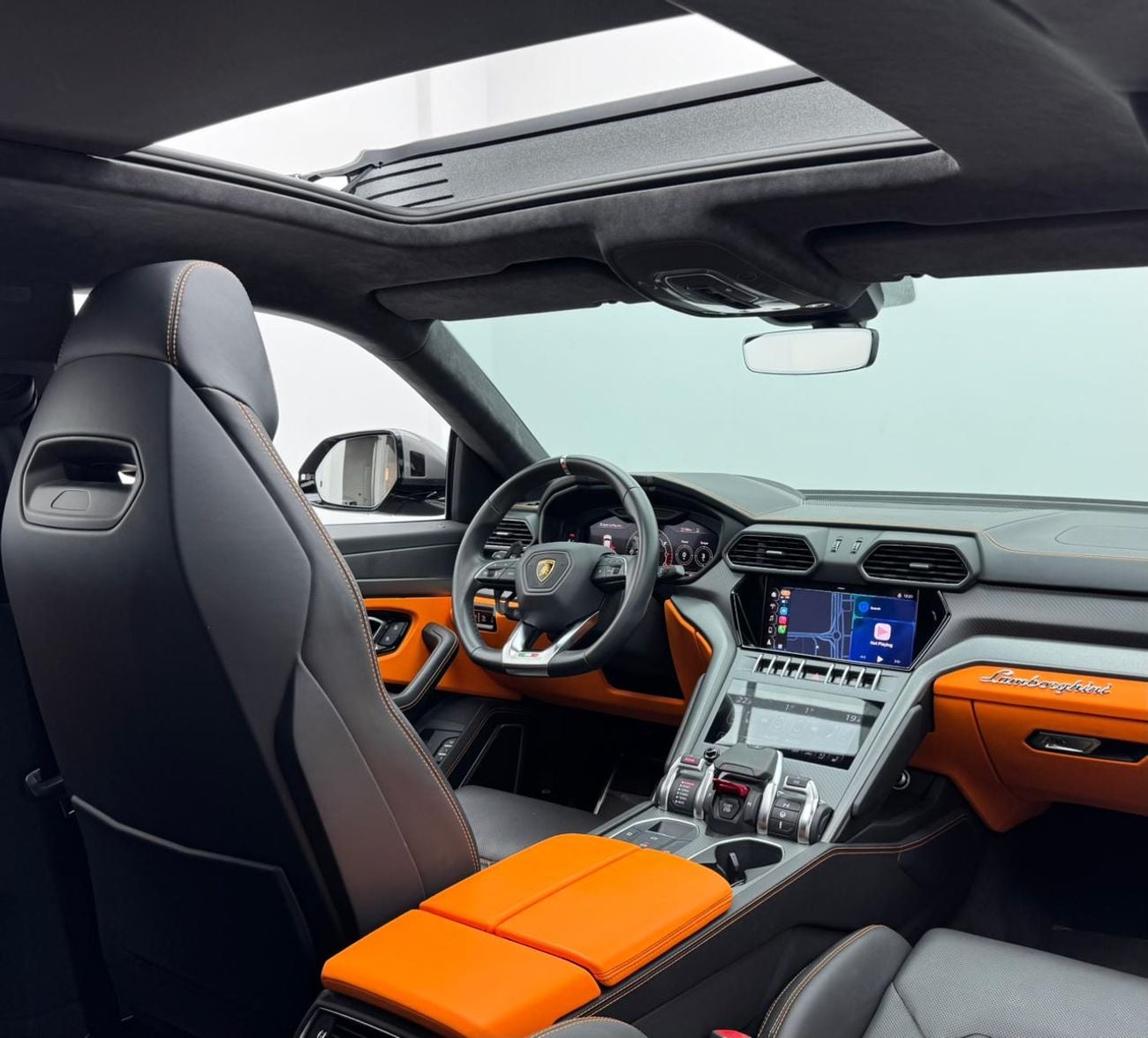 Lamborghini Urus STD 4.0T V8 2022 Lamborghini Urus, 28 / 10 / 2026 Lamborghini Warranty, Lamborghini Service History,