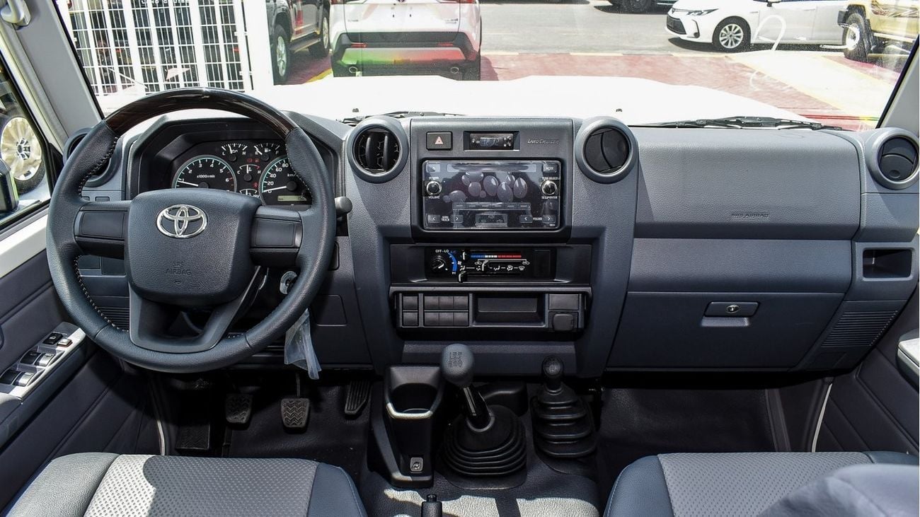 Toyota Land Cruiser Pick Up 4.0L V6 Double Cabin M/T