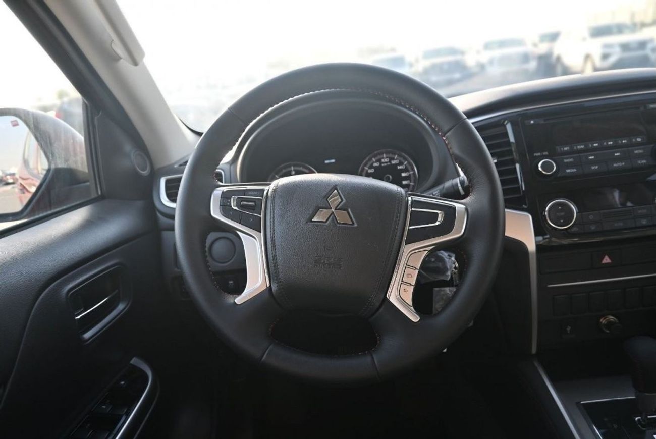 ميتسوبيشي L200 ميتسوبيشي L200 ديزل فل أوبتيون أوتوماتيك 2.4 لتر برتقالي من الخارج أسود من الداخل