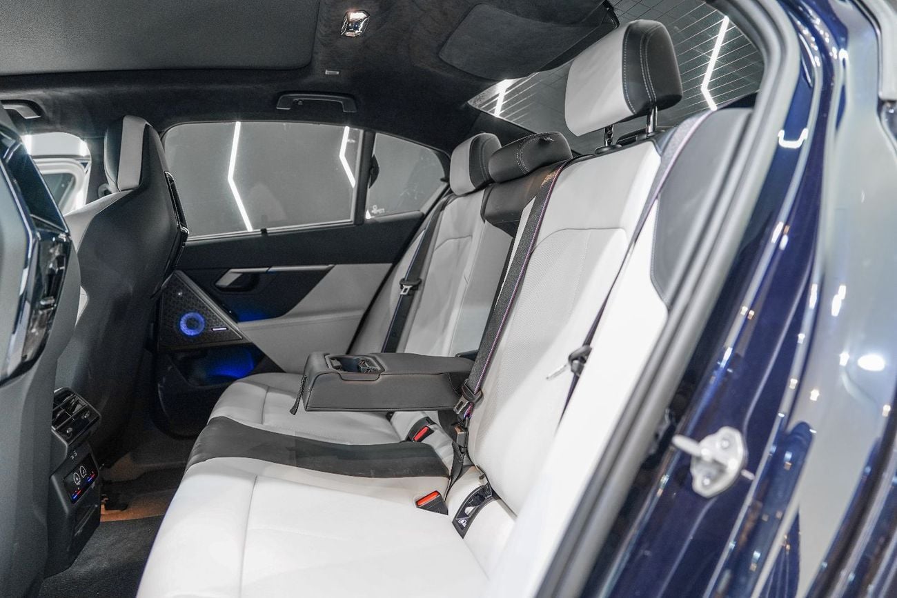 BMW M5 HYBRID | Carbon Interior | Dealer Warranty + Service!!