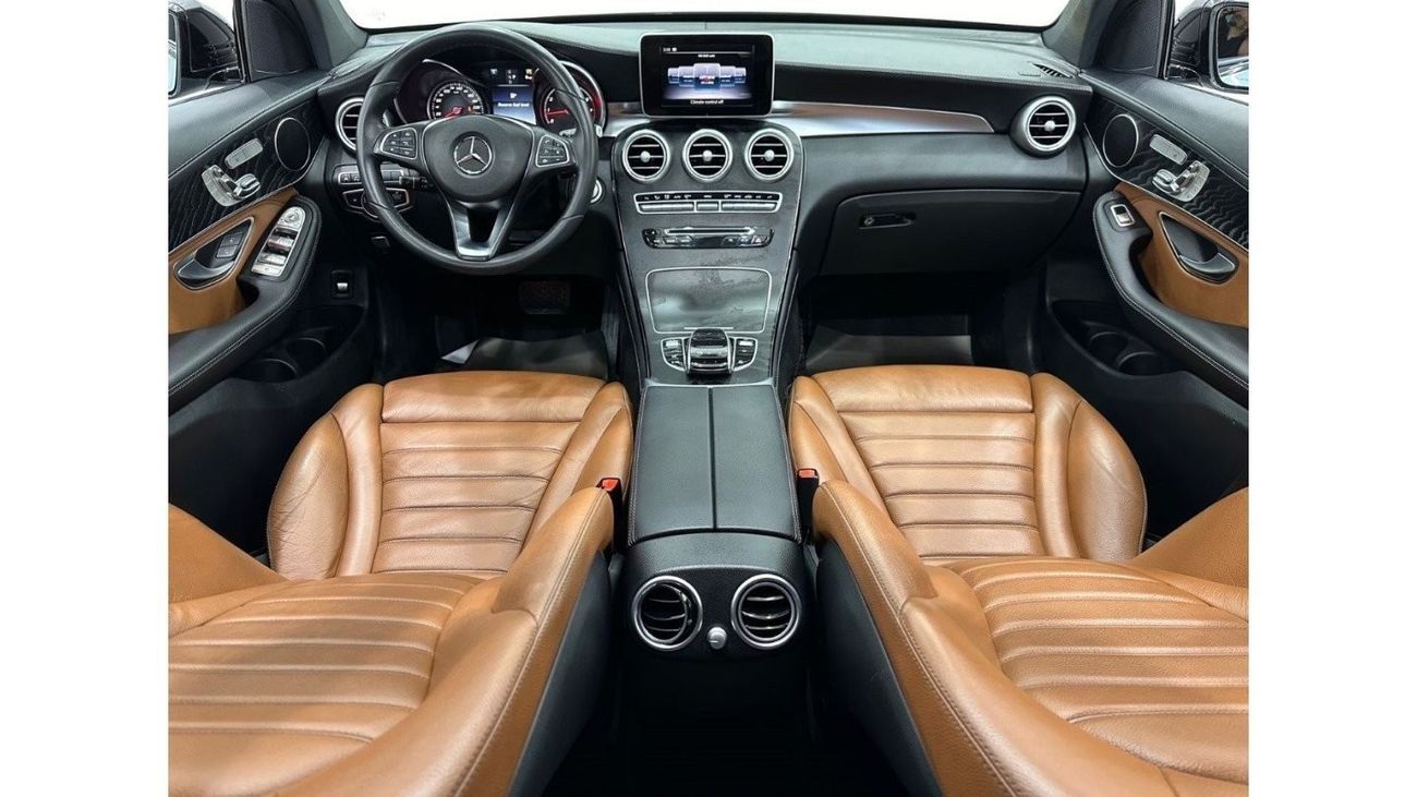 مرسيدس بنز GLC 250 2018 Mercedes Benz GLC250 Coupe AMG, Warranty, Full service History, Low Kms, GCC