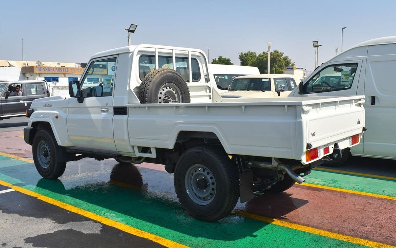 تويوتا لاند كروزر بيك آب 4.0L V6 Single Cabin A/T
