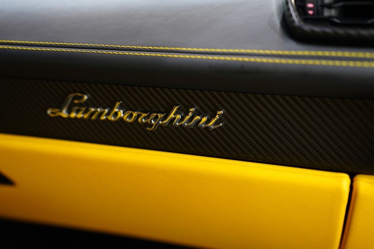 Lamborghini Huracan TECNICA LP 640-2, Carbon Interior, Lifting System, Apple CarPlay, Dealer Warr + Serv!