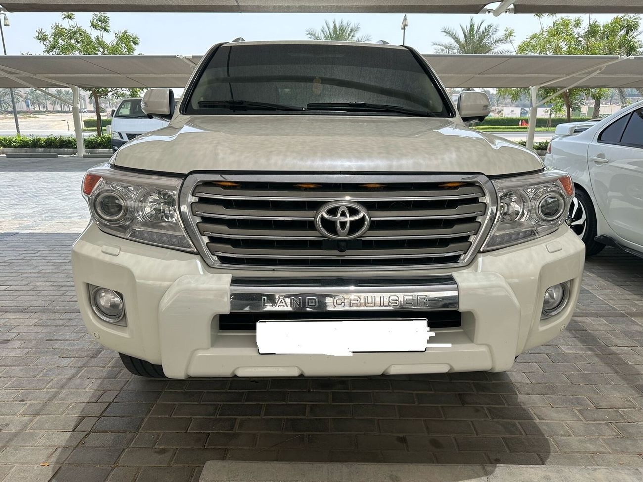 Toyota Land Cruiser VXR 5.7L AWD