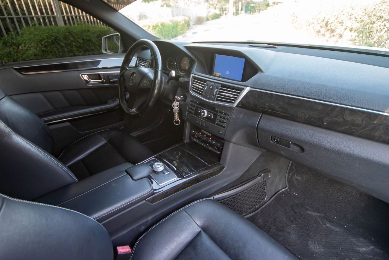 مرسيدس بنز E 350 Mercedes-Benz E350 2010, 3.5L V6, Automatic, RWD. Mileage: 180,000 km. Excellent condition inside an