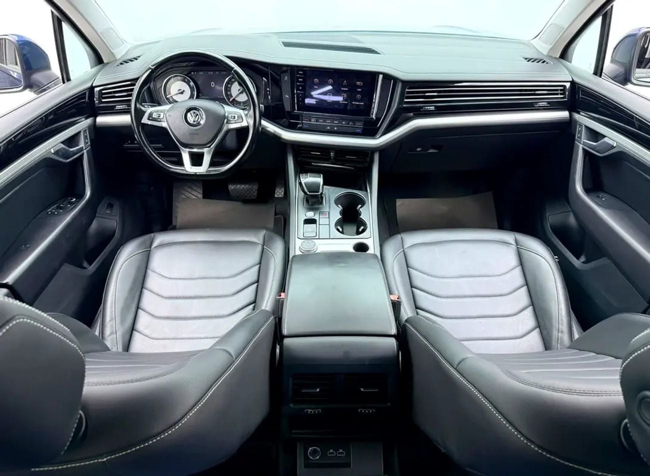 فولكس واجن طوارق Trendline, Full Service History, Fully Loaded, Excellent Condition, GCC
