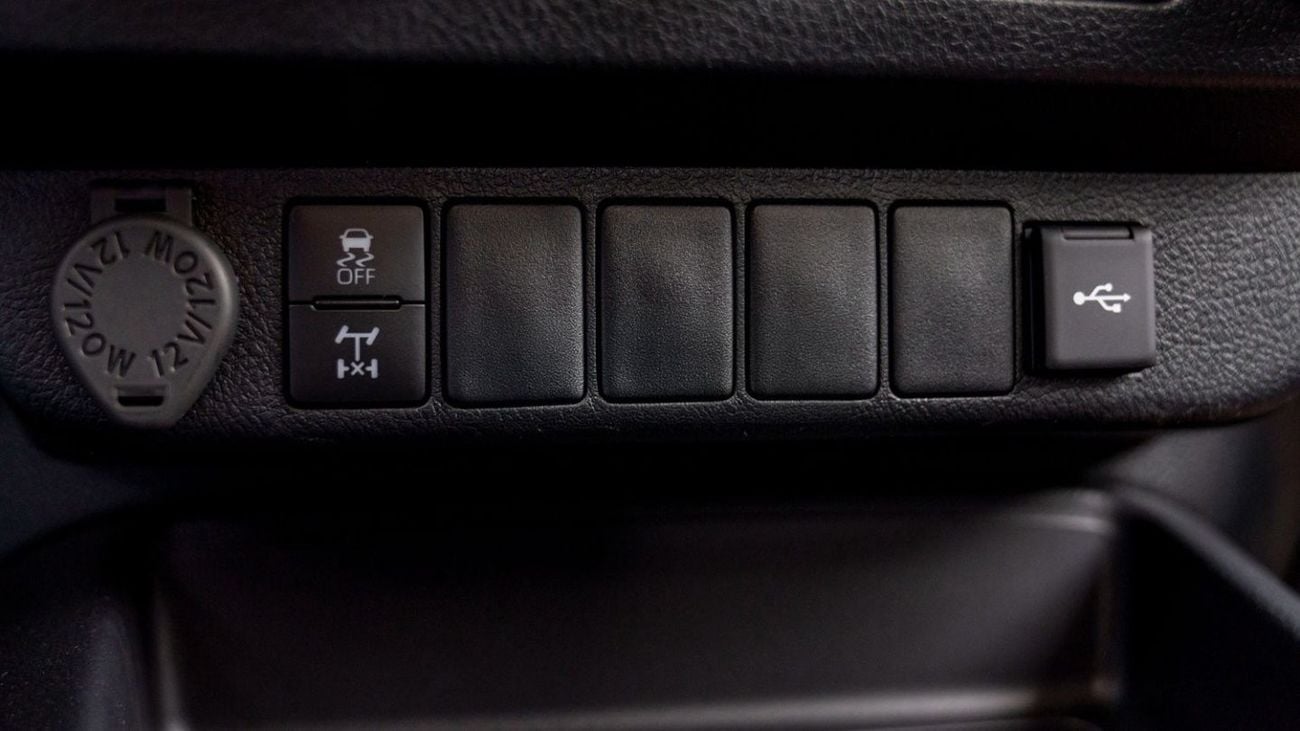 Toyota Hilux HILUX 2.4L MED OPTION DIESEL 2024