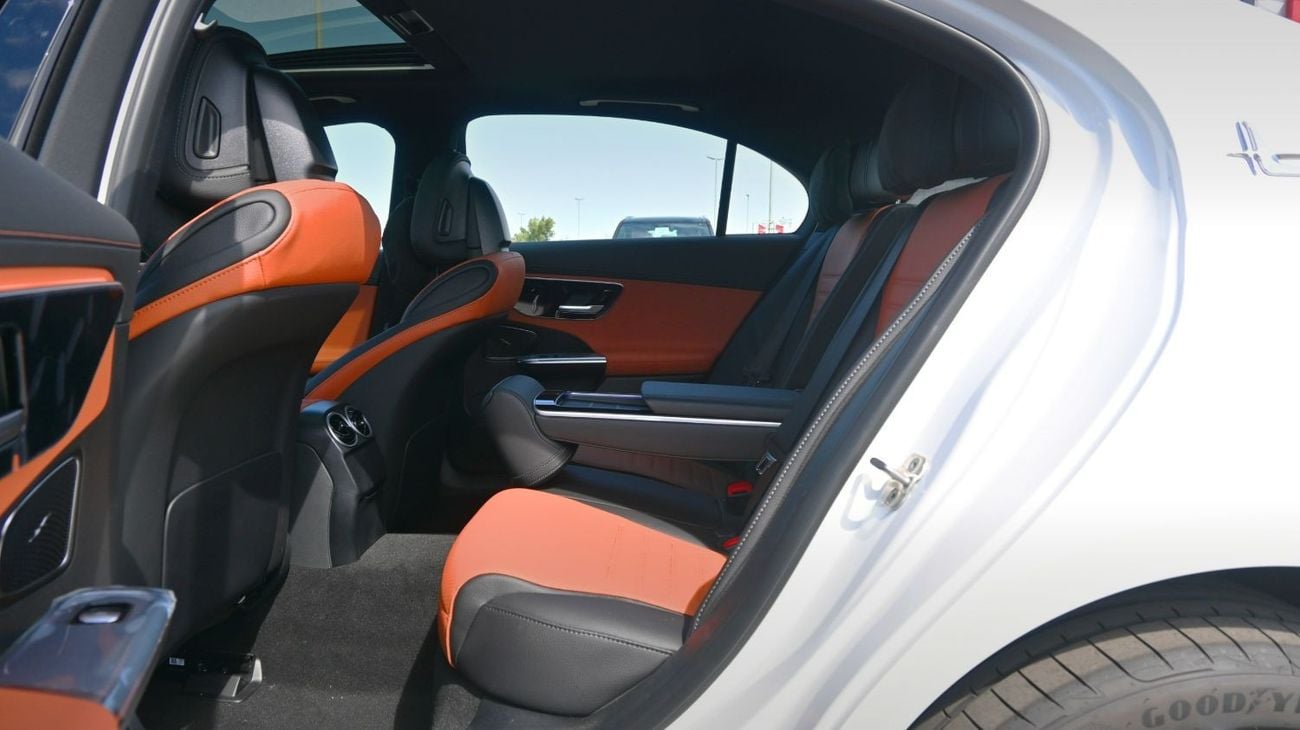 مرسيدس بنز C 200 Mercedes C200 L 2025 1.5L 4 Cylinder 170 hp  4 Doors 5 Seats White outside Black/Brown inside