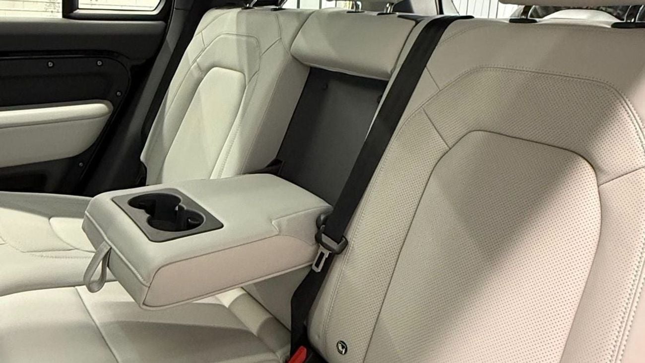 لاند روفر ديفندر 110 X-Dynamic HSE P400 3.0L