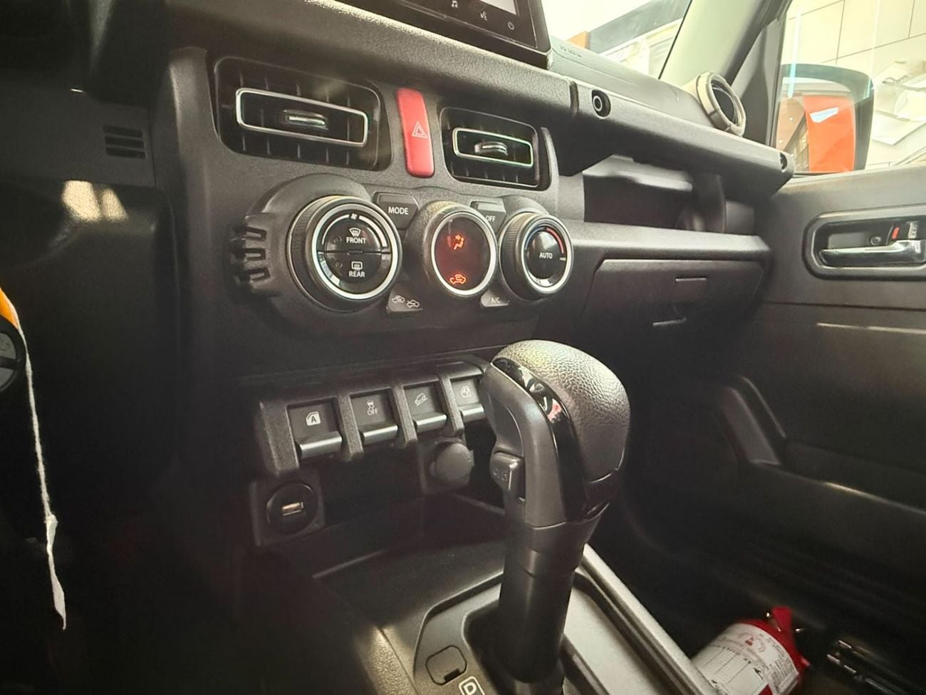 Suzuki Jimny GL 2024 Suzuki Jimny - GCC Specs (1 Year 20,000 Km FREE Service Contract) Suzuki | Al Rostamani Trading