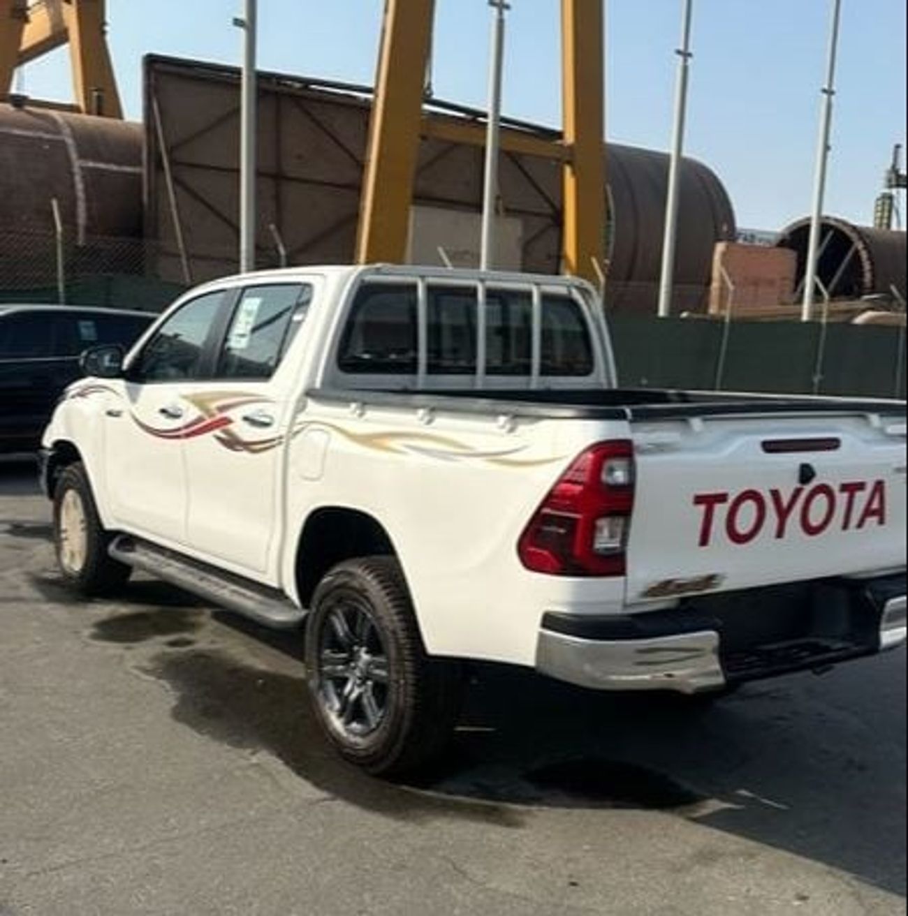 Toyota Hilux GLX 2.7L Double Cab Utility 4WD A/T 4X4 GCC FULL 1/1