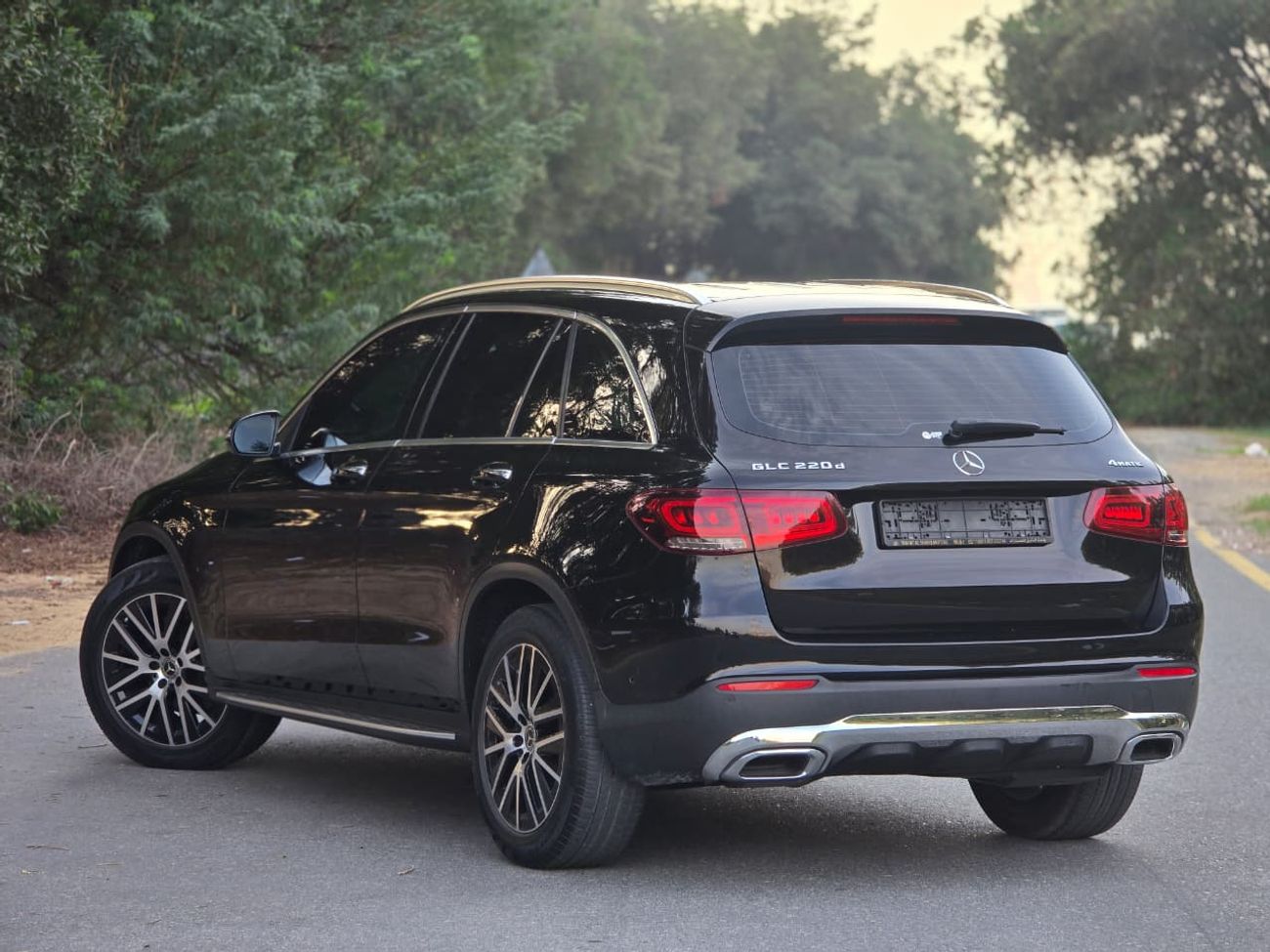 مرسيدس بنز GLC 220 d MERCEDES GLC-220d // KOREAN 2022//ORGINAL PAINT // ACCIDENT FREE //LOW MILEAGE//PERFECT CONDITION