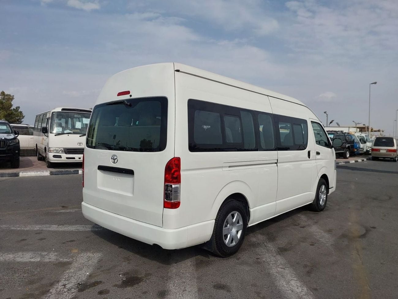 تويوتا هاياس (RAMADAN OFFER) TOYOTA HIACE COMMUTER VAN RHD 2018 MODEL 3.0 L DIESEL AUTOMATIC(PM21528)