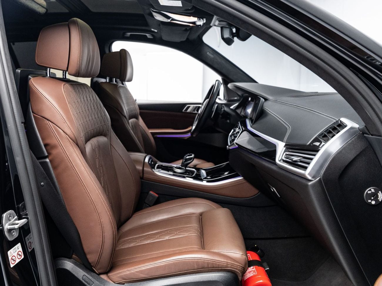بي أم دبليو X5 XDRIVE M50I BUY NOW, PAY 2027 | THE BLACKLINE STANDARD | 2027 BMW Warranty + Service Contract, GCC