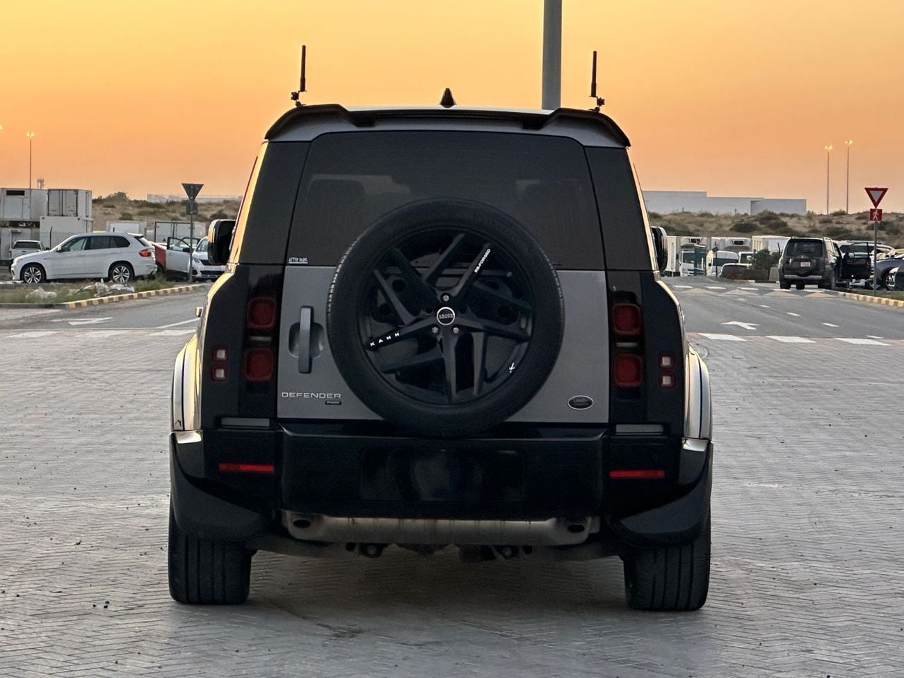 لاند روفر ديفندر 110 HSE P400 3.0L