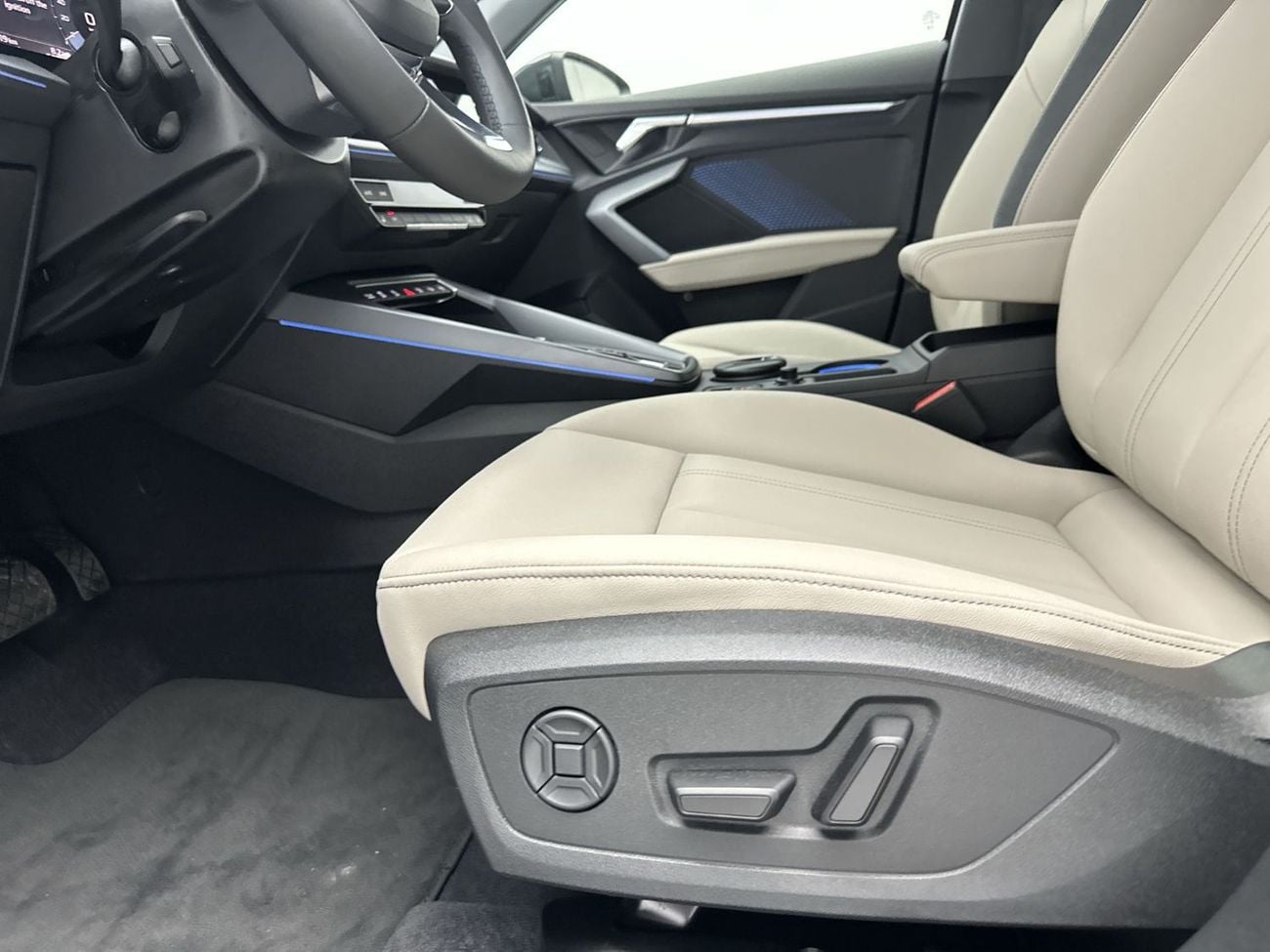 Audi A3 A3 Sedan Advanced 35 TFSI 150hp Progress (Ref# 22338)