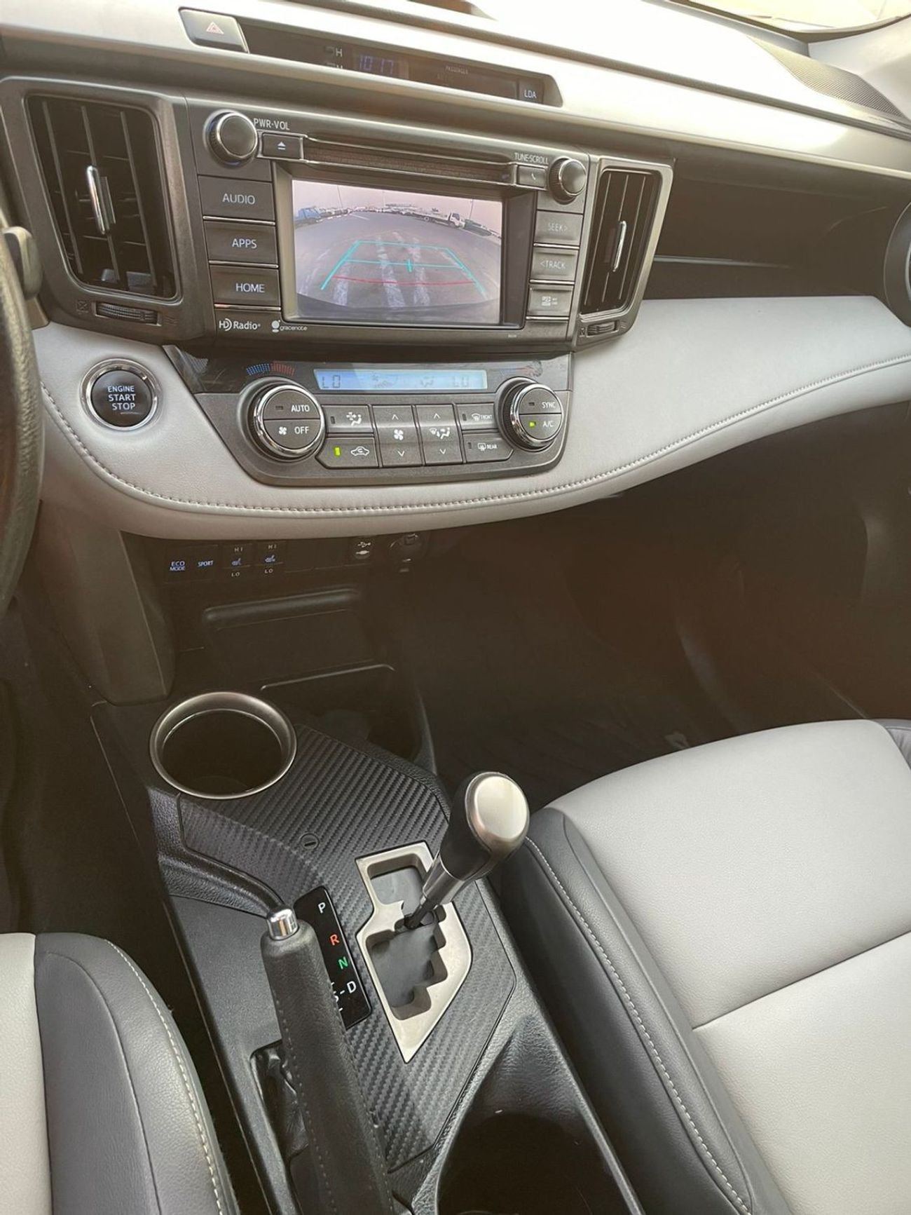 Toyota RAV4 2015 Toyota Rav4 Limited Edition 2.5L V4 - AWD 4x4 - Full Option BSM Radar & Trunk Auto - 139,000 Mi