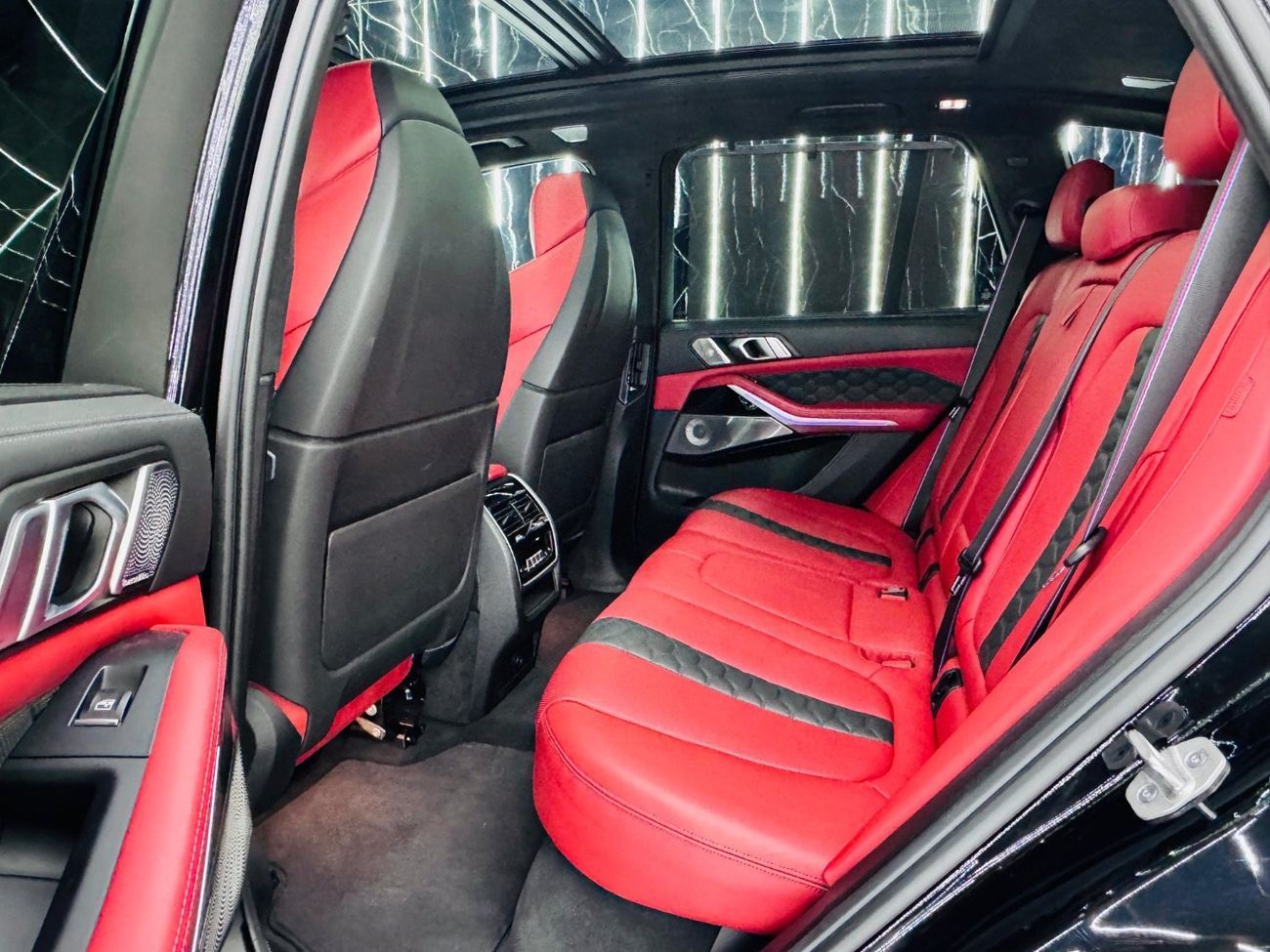 BMW X5M Competition 4.4L 2021 BMW X5 M Competition, Canadian specs With 1 Year warranty and FSH from AGMC an