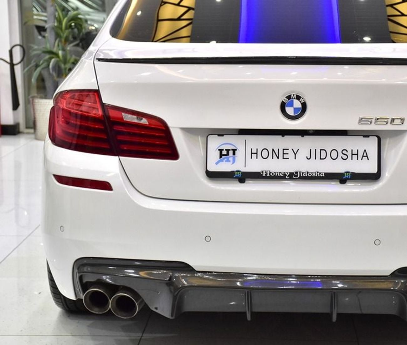 بي أم دبليو 550i EXCELLENT DEAL for our BMW 550i M-Kit ( 2015 Model ) in White Color Japanese Specs