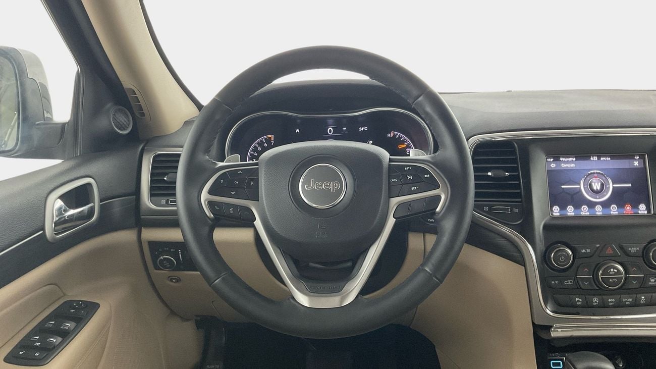 جيب جراند شيروكي Laredo | upto AED 20,000 Ramadan Discount | شامل الضمان | 0 ﺪﻔﻋﺓ ﺃﻮﻟﻯ