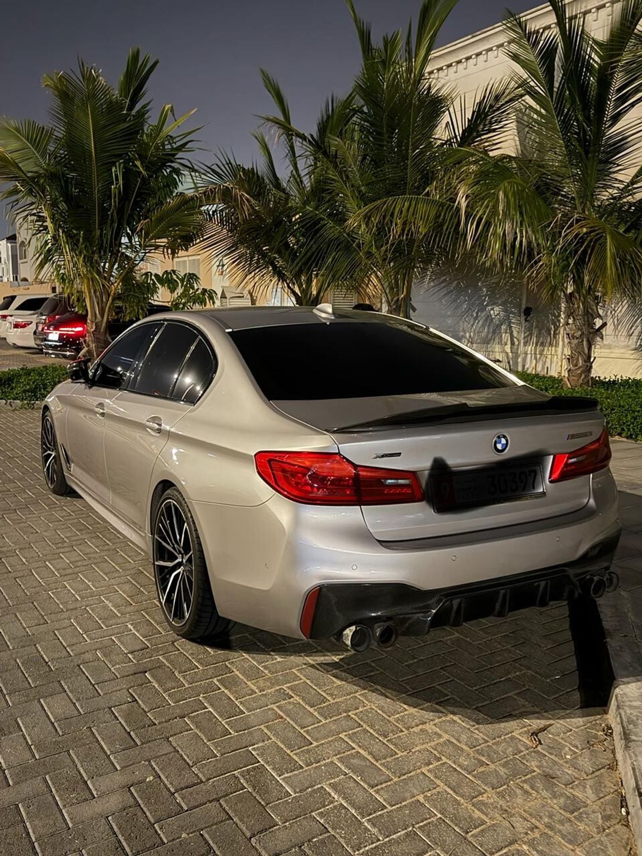 بي أم دبليو M550i Std 4.4L