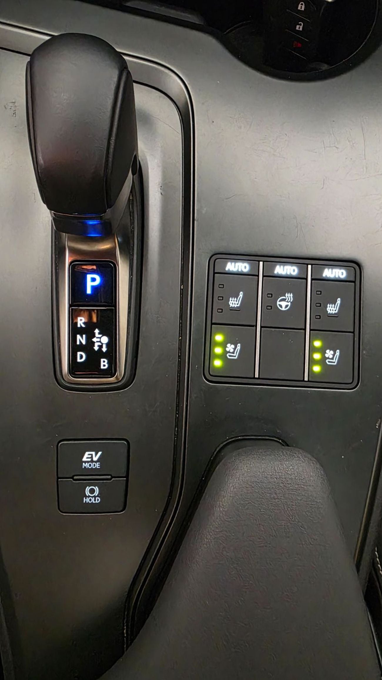 Lexus UX300h PREMIER