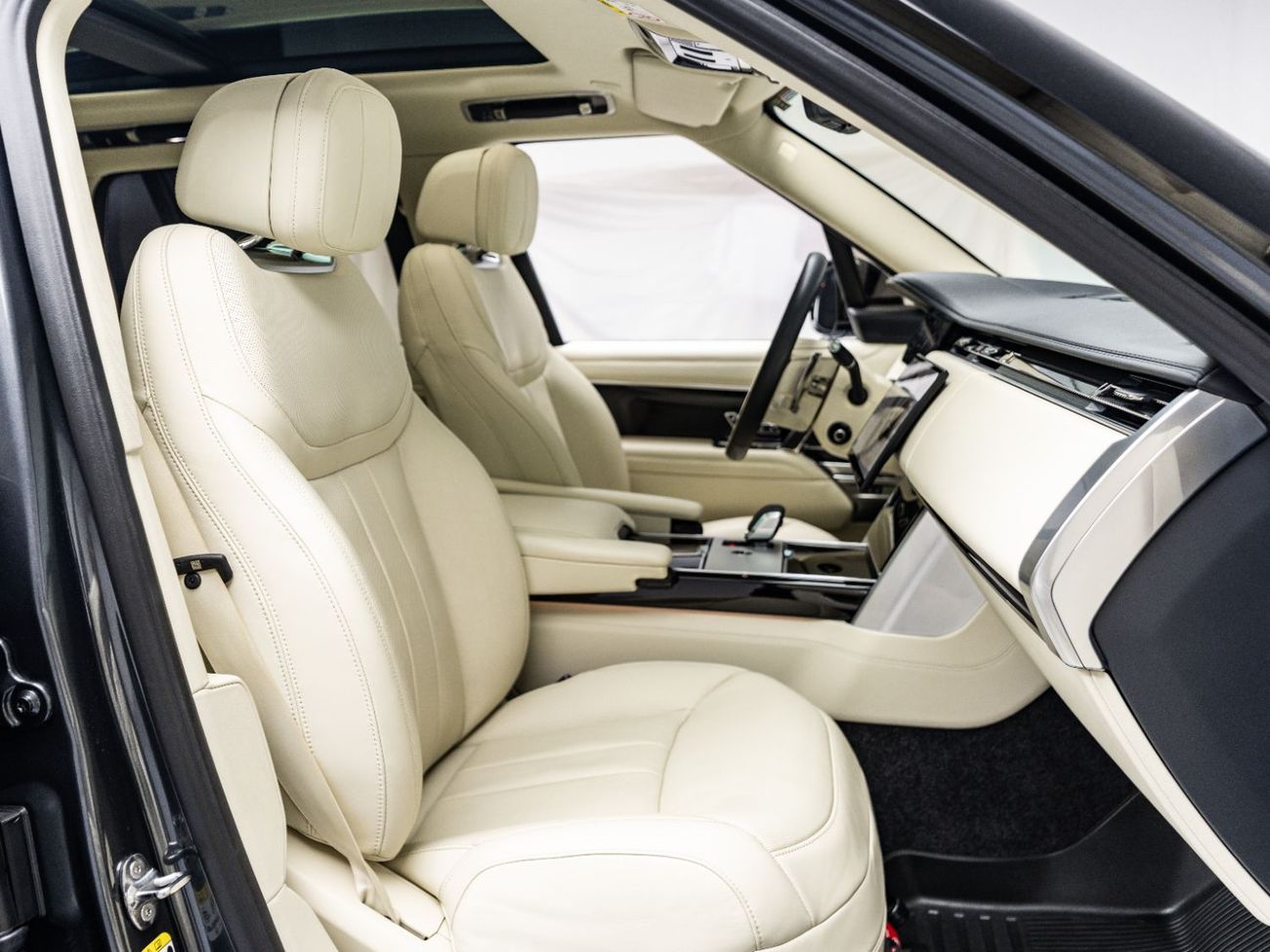 Land Rover Range Rover HSE P400 3.0L 2024 Range Rover HSE P400, 3.0 TC I6, 4WD, 400bhp, 8 Speed Auto