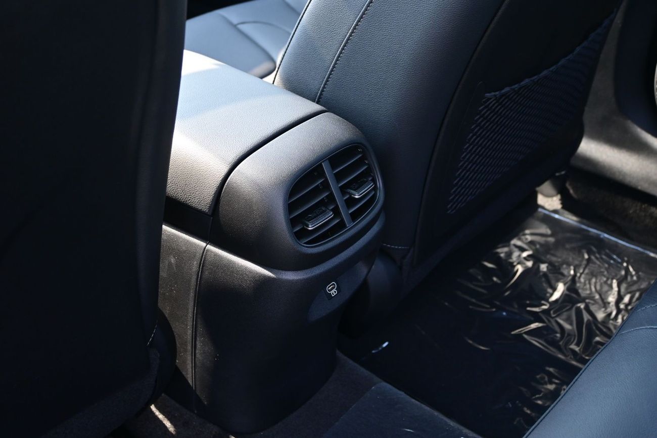 Hyundai Elantra Hyundai Elantra 1.5L Petrol, Model 2025, Color Black