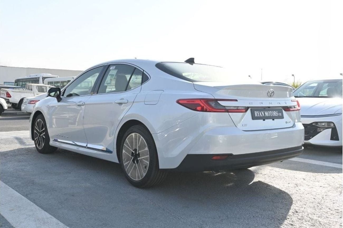 Toyota Camry LE HEV Toyota Camry LE 2.5L Hybrid, Model 2025 Color White (Export Price)