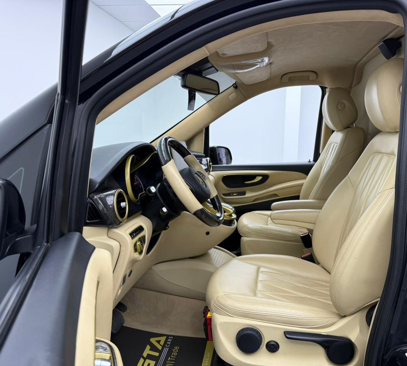 Mercedes-Benz V 250 2017 Mercedes Benz V250, Full Service History, Carbon Fiber Interior, Very Low Km, Fully Loaded, GCC