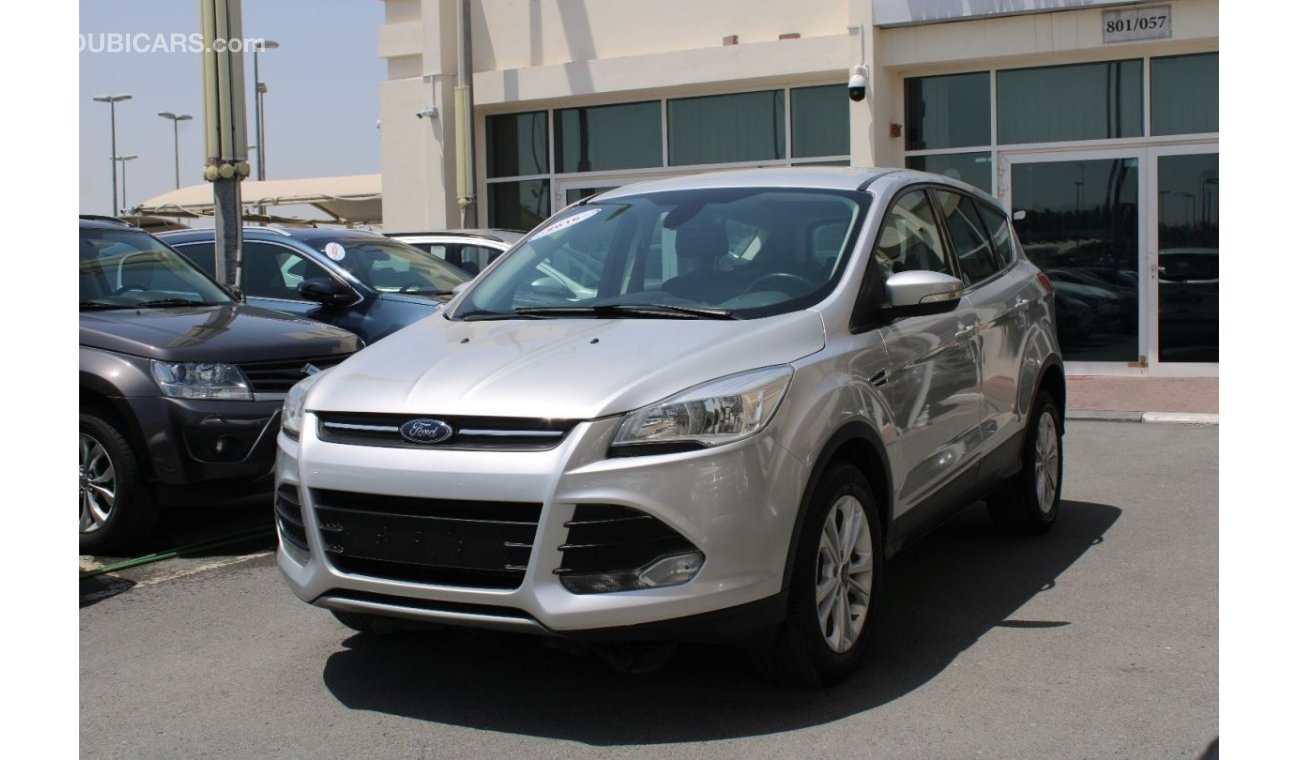 Ford Escape SE ACCIDENTS FREE - GCC- CAR IS IN PERFECT CONDITION INSIDE  AND OUTSIDE